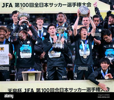 Members Of Kawasaki Frontale Celebrate After Winning The Emperor S Cup