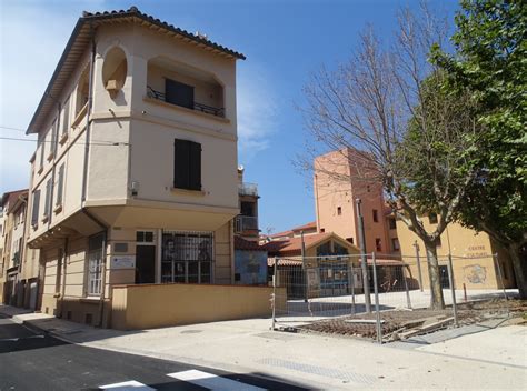 Le Nouveau Centre De Port Vendres Place Castelane Voisin Du Cin