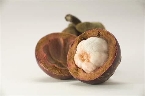 Mangosteen Health Benefits, Uses, and Side Effects