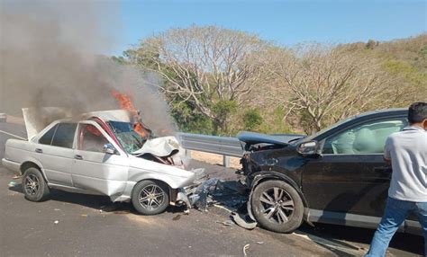 Auto Invade Carril Choca Y Se Incendia En Eduardo Neri