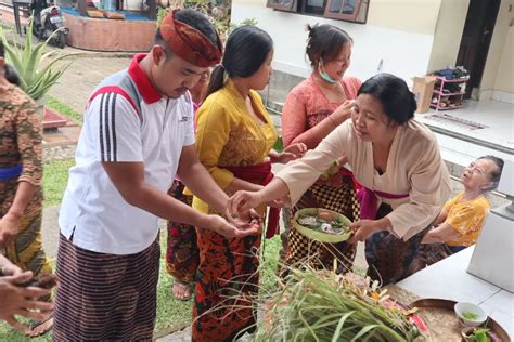 Makna Dan Tujuan Mebayuh Oton Ala Hindu Di Bali Berdasarkan Konsep