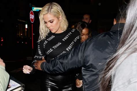 Photos Khlo Kardashian Tente De Garder Le Sourire En Public Apr S Les