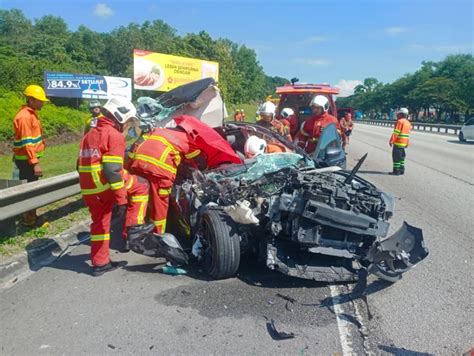 轎車撞上修路羅里 華青慘被夾斃 5人傷 精選 中馬 國內 地方 2023 11 06 光明日报