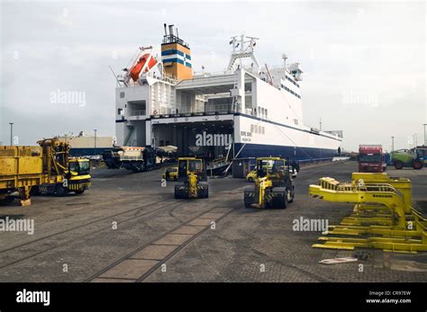 Transports Overseas Hi Res Stock Photography And Images Alamy