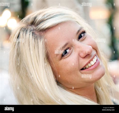 Fille Blonde Cheveux Long Ado Banque De Photographies Et Dimages Haute R Solution Alamy