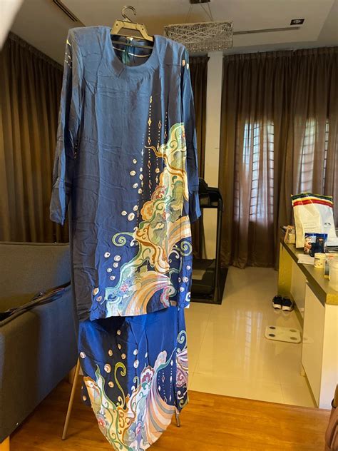 RTW Baju Kurung Batik Sutera Lukis Tangan Kelantan Women S Fashion