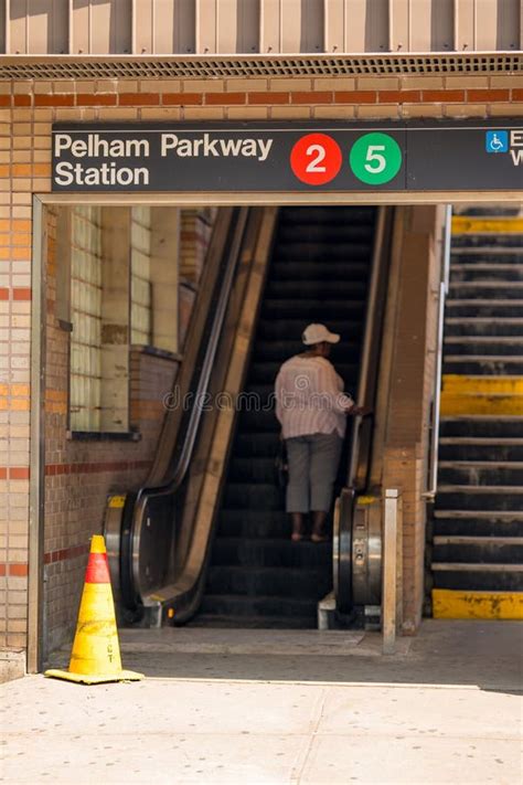 Pelham Parkway Station Entrance the Bronx NY Editorial Image - Image of ...