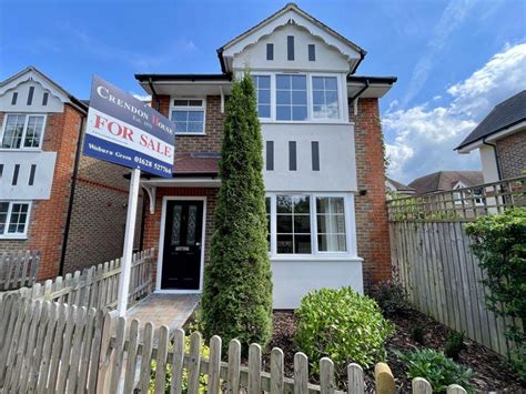 Edwards Court Bourne End Sl8 4 Bed Townhouse For Sale £750 000