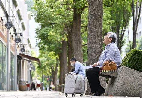 読む写真：76歳 若手ピン芸人「おばあちゃん」 学ぶ喜びかみしめ、舞台で異彩を放つ [写真特集6 18] 毎日新聞