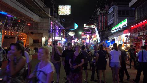 Calle Peatonal Pattaya Y Paseo Por La Noche Por Una Calle Peatonal Muy