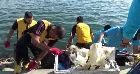 Harhubnas Ksop Parepare Bersihkan Pantai Area Pelabuhan Parepos