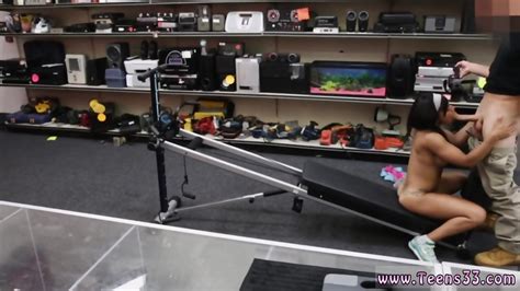 Ass Muscular Chick Spreads Eagle For Cash