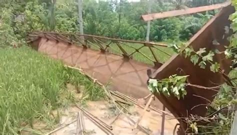 Dua Jembatan Di Pasaman Barat Rusak Diterjang Banjir Arus Kendaraan