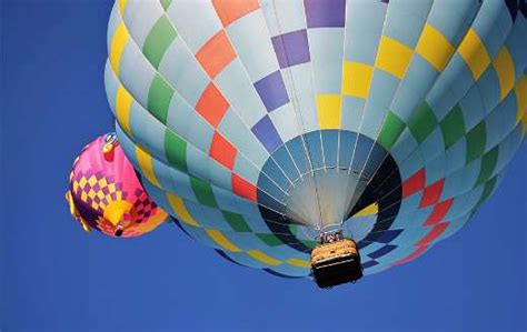 Blue And Multicolored Hot Air Balloon Online Jigsaw Puzzles