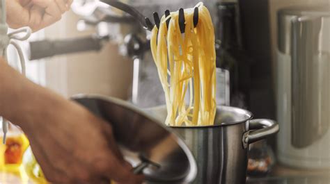 When You Should Be Adding Pasta To Boiling Water