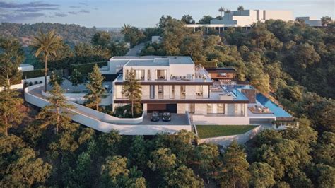 Super-Star Drake Moving Into A Super-Star Home In Beverly Hills?