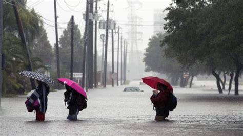 10 Ways You Can Help Hurricane Harvey Victims Mental Floss