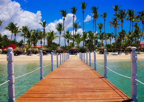 Download 4k Ultra Hd Beach Walk Wallpaper