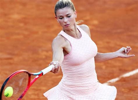 Mỹ nhân tennis mặc bikini xuyên thấu sau khi lên ngôi vô địch