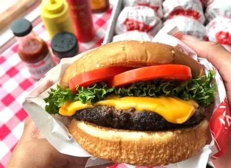 13 Best Fast-Food Burgers, According to Chefs