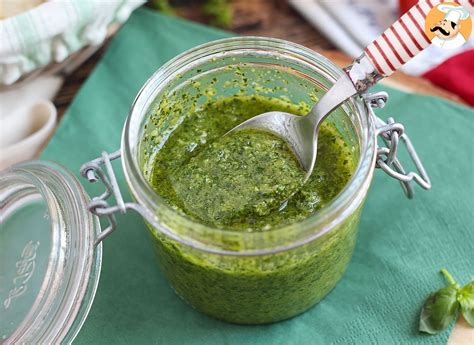 Homemade Green Pesto Pesto Alla Genovese Recipe Petitchef