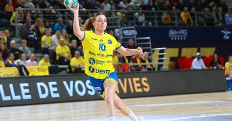 Ligue F Minine Vainqueur Chez La Stella Saint Maur Metz Handball Pose