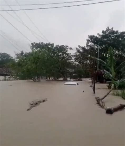 Hujan Deras Hingga Tanggul Kali Jebol Perumahan Dinar Indah Meteseh