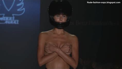 Nude Fashion Model OOPS