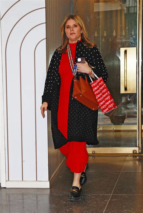 Jenna Bush Hager reveals her real skin in unedited photos as she flees