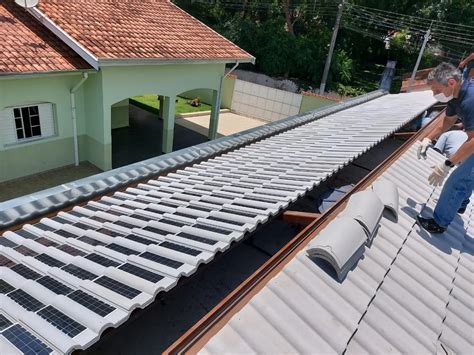 Primeira telha solar do Brasil é instalada em duas residências