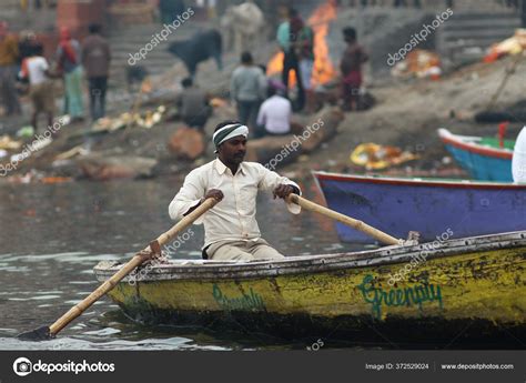 Holy City Varanasi India – Stock Editorial Photo © telearlens #372529024