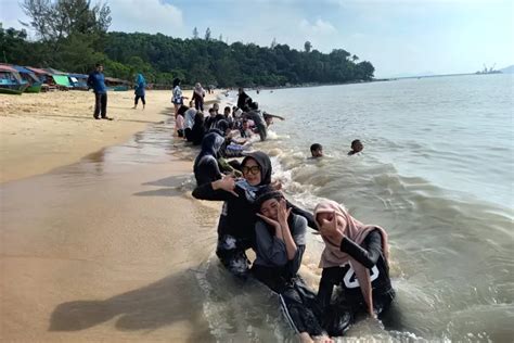 Destinasi Wisata Pantai Pasir Panjang Kota Singkawang Mempesona Dan