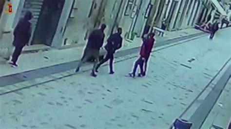 Il Video Che Riprende Le Aggressioni Omofobe Nel Ragusano La Stampa