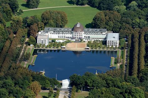 Bremen von oben Gebäudekomplex der Hotelanlage Park Hotel in Bremen