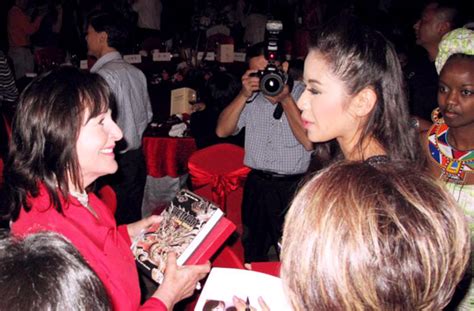 Hot girl Mi Vân lên xe hoa Lý Hải gây sốc với bộ ảnh cưới độc đáo