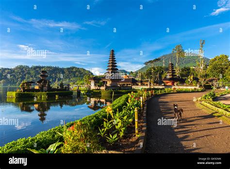 Templo Pura Ulun Danu En El Lago Bratan Fotograf As E Im Genes De Alta