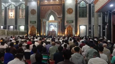 Sensasi Tarawih Pertama Di Masjid Agung Jombang Khatam 1 Juz Dan 2