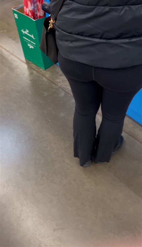 Latina Cute Tight Ass In Flares Spandex Leggings Yoga Pants Forum