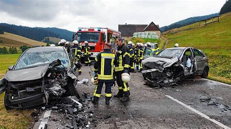 Zwei Verletzte bei schwerem Unfall SÜDKURIER