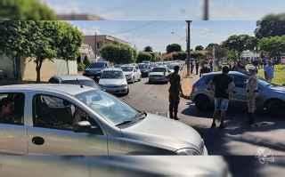 Vacinação drive thru gera fila quilométrica de carros em Três Lagoas