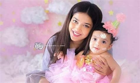 Sanam Jung Have Adorable Photoshoot With Daughter Alaya Style Pk