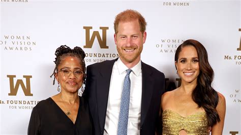 Meghan Markles Mom Doria Ragland Beams With Pride As She Steps Out