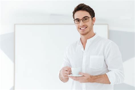 Premium Photo Photo Of Cheerful Man Wearing Eyeglasses And Dressed In