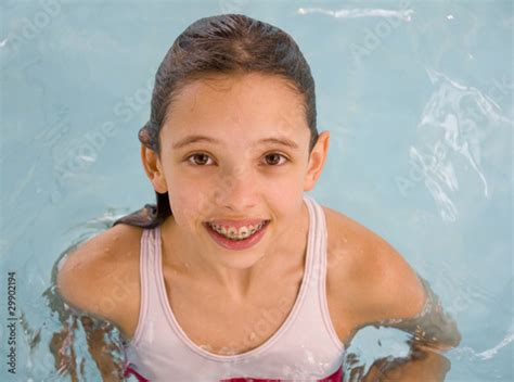 Jeune Adolescente Dans La Piscine Photo Libre De Droits Sur La Banque My XXX Hot Girl