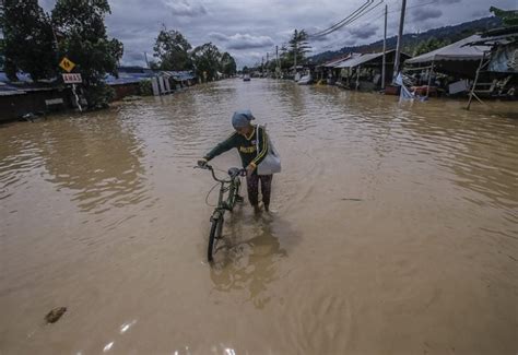 Malaysia Floods One Dead Over Evacuated As Rain Expected To