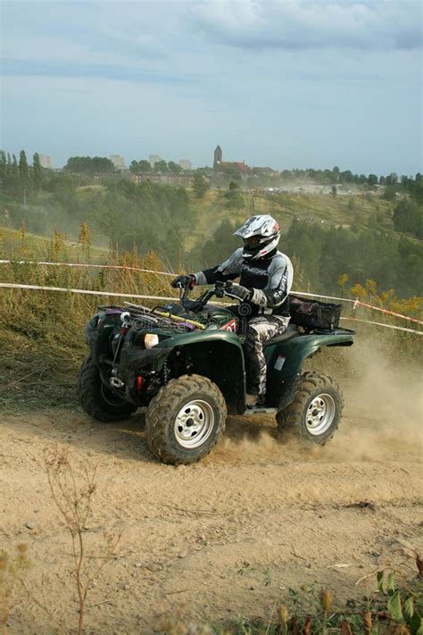 Raza De ATV Foto De Archivo Editorial Imagen De Activo 7065053