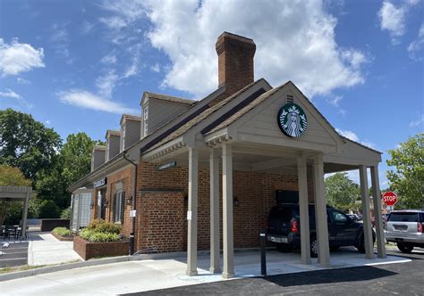 Starbucks Opens Cafe With Drive Thru At River Road Shopping Center