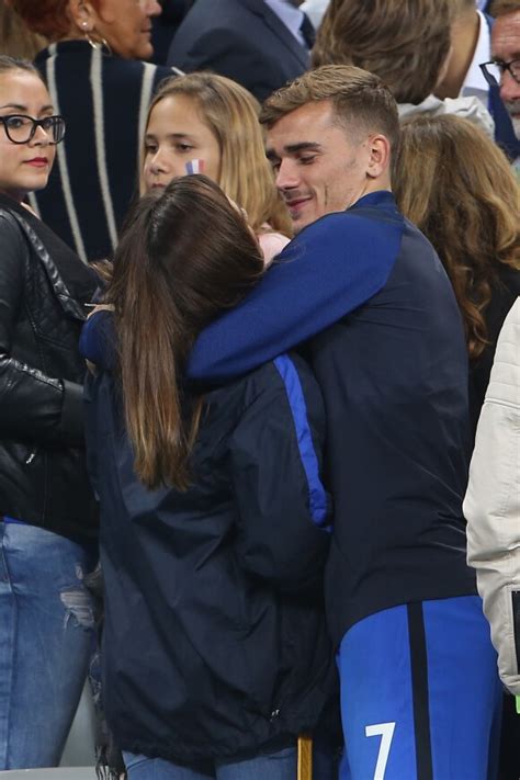 Antoine Griezmann Amoureux Discret Il S Affiche Avec Sa Belle Erika