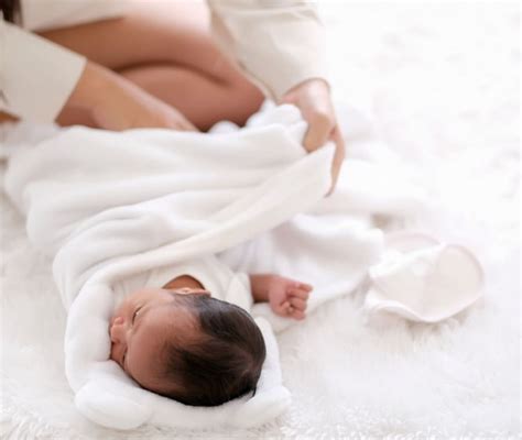 Swaddle neonato perché e come fasciare i bambini Nostrofiglio it