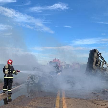 Ap S Colis O Carro E Caminh O Pegam Fogo No Mato Grosso